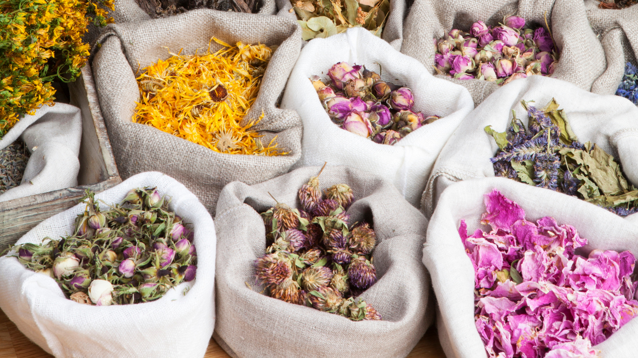 Nghệ Thuật Pha Chế Nước Hoa Khô